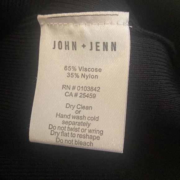 John + Jenn from Bloomingdale’s gorgeous dress laced up on one side. Stunning - Picture 15 of 15